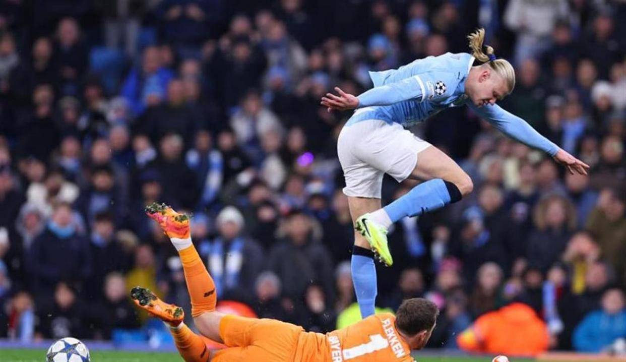 包含赛地聚焦——欧冠赛后热度飙升；曼城回应争议；话题不断；轮换策略成焦点的词条