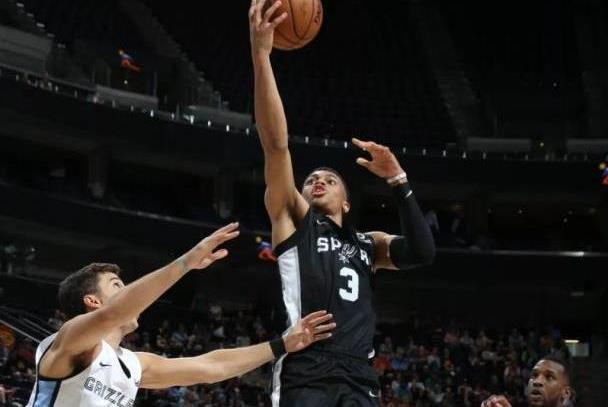 中超加时末段再迎强敌；圣安东尼奥马刺调整名单；主帅态度：态度坚定；年轻球员得到机会的简单介绍