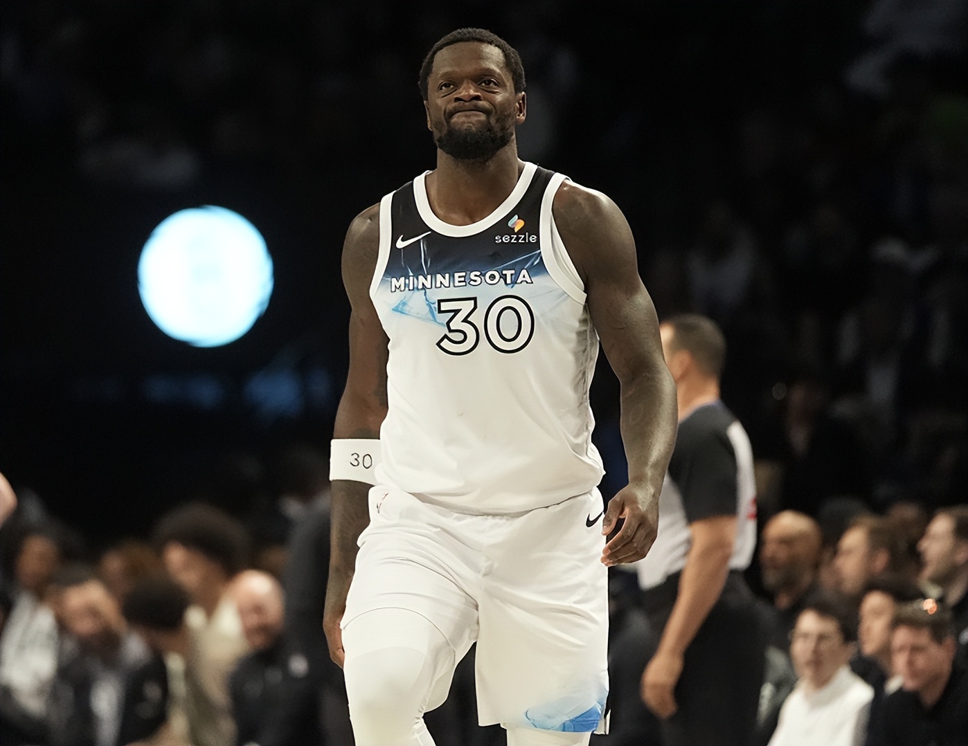 中超加时末段再迎强敌；圣安东尼奥马刺调整名单；主帅态度：态度坚定；年轻球员得到机会的简单介绍