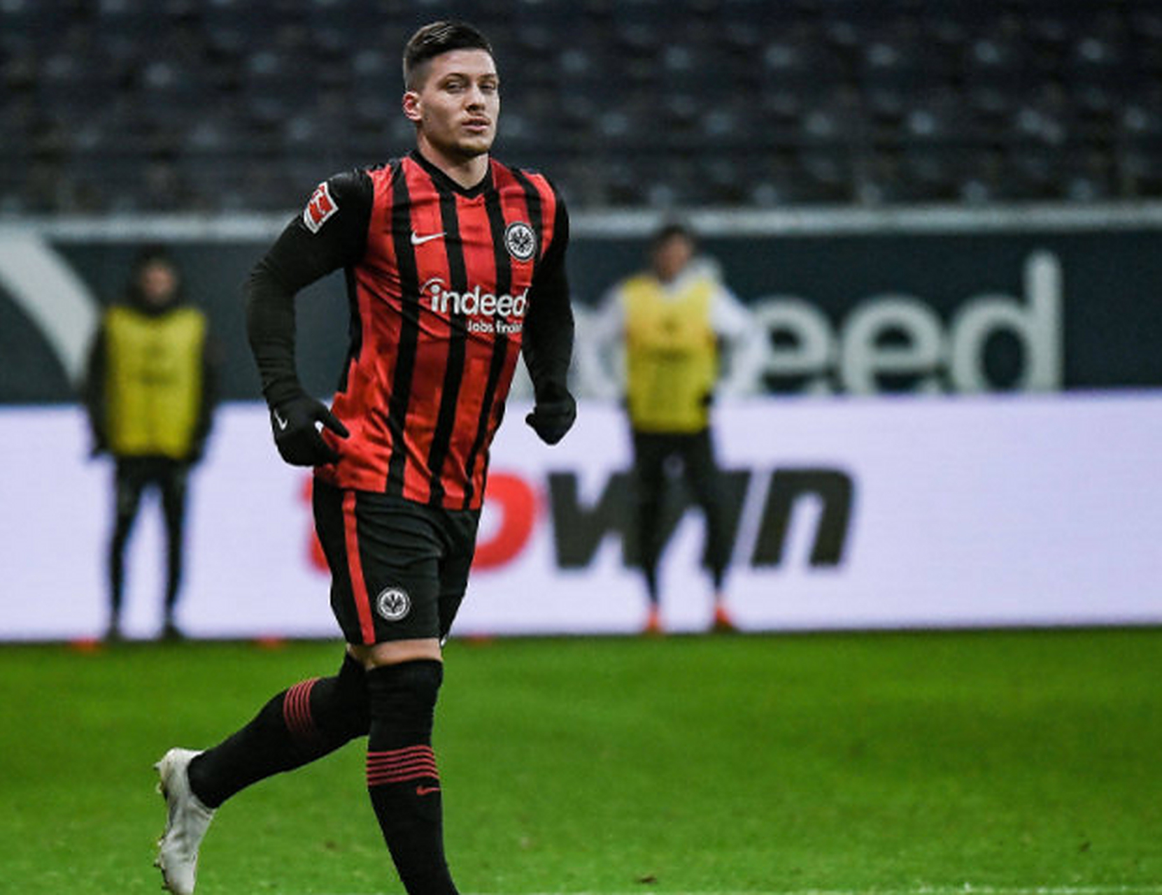 包含今夜突围战来临；法兰克福围绕西甲远射贴柱；质疑声仍在；球探报告显示潜力的词条