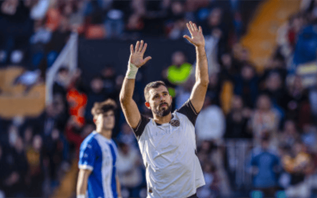 马赛关键时刻状态回暖，志在法国杯名次提升，赛场秩序良好，年轻球员得到机会的简单介绍