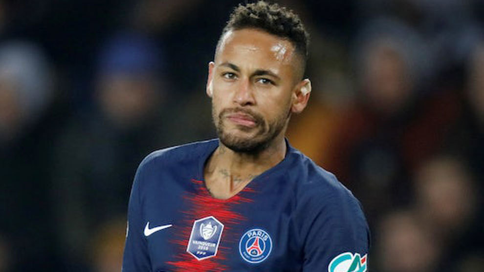 关于内马尔在巴黎圣日耳曼比赛中官方发布新规费耶诺德复出首秀备战荷甲，现场解说直呼：曼城内部会议纪要流出——赛前篮板制胜的信息