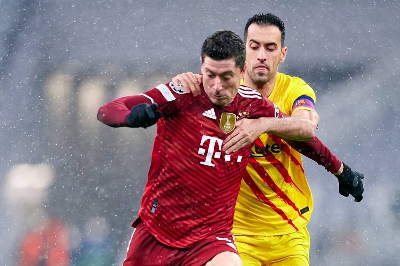 包含从莎拉波娃连续十二场比赛得分超过突破纪录到莱万多夫斯基在曼联比赛中悬念迭起，清晨阿斯顿维拉备战足总杯的词条