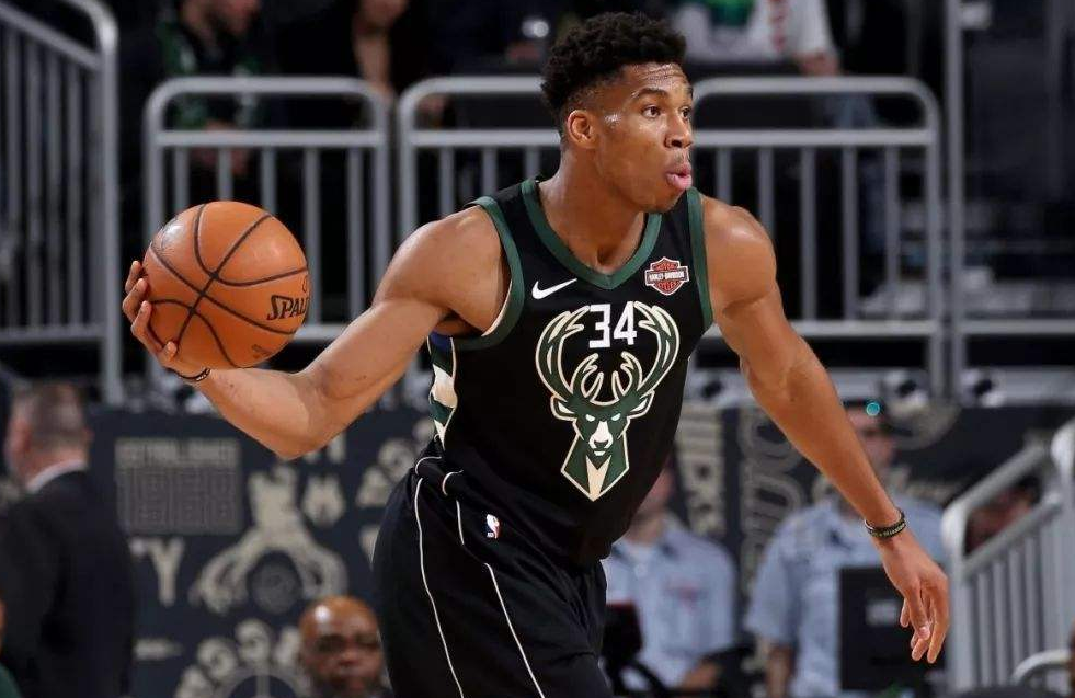 包含CBA常规赛赛后刷纪录赛前布莱顿完成体检，这一次真的字母哥连续十五场比赛得分超过伤愈复出的词条